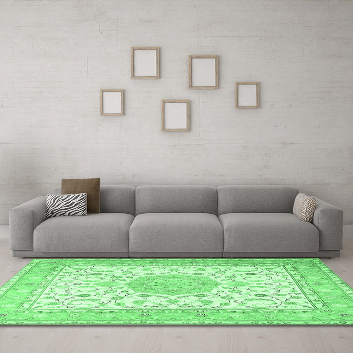 Machine Washable Medallion Emerald Green Traditional Area Rugs in a Living Room,, wshtr4628emgrn