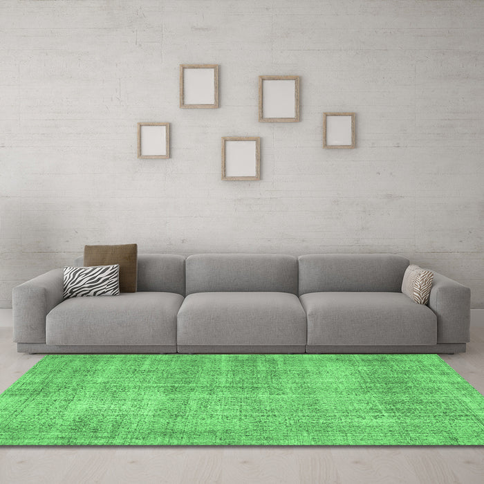 Machine Washable Persian Emerald Green Traditional Area Rugs in a Living Room,, wshtr462emgrn
