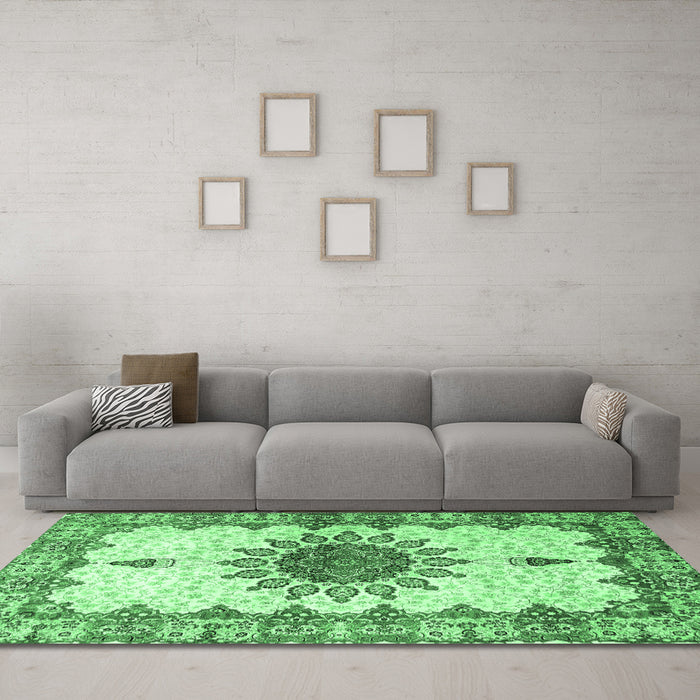 Machine Washable Medallion Emerald Green Traditional Area Rugs in a Living Room,, wshtr4631emgrn