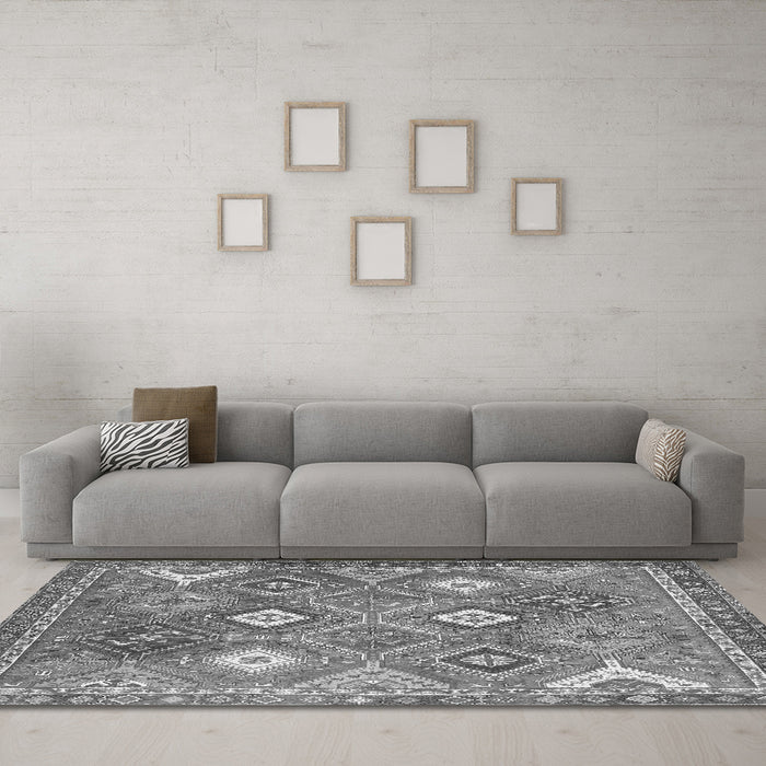 Machine Washable Persian Gray Traditional Rug in a Living Room,, wshtr4635gry