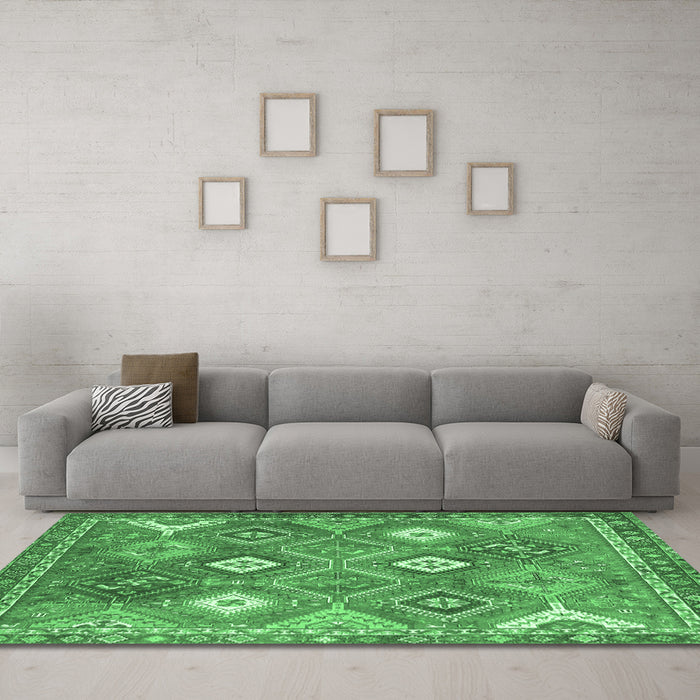 Machine Washable Persian Emerald Green Traditional Area Rugs in a Living Room,, wshtr4635emgrn