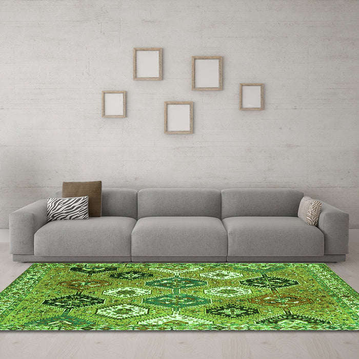 Machine Washable Persian Green Traditional Area Rugs in a Living Room,, wshtr4637grn