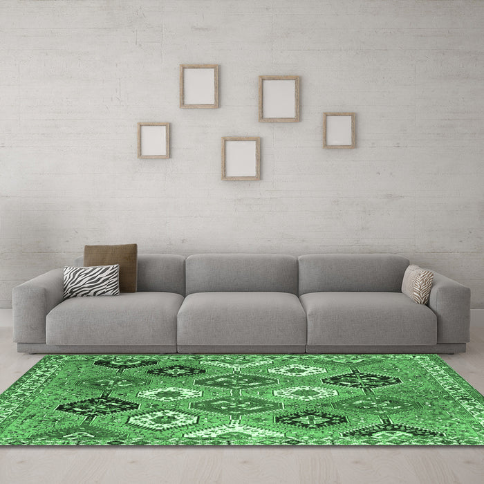 Machine Washable Persian Emerald Green Traditional Area Rugs in a Living Room,, wshtr4637emgrn