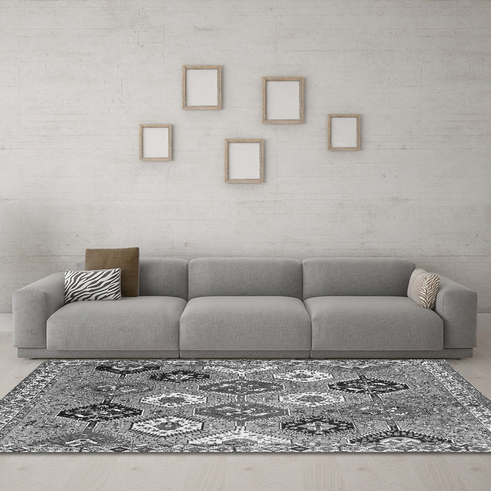 Machine Washable Persian Gray Traditional Rug in a Living Room,, wshtr4637gry