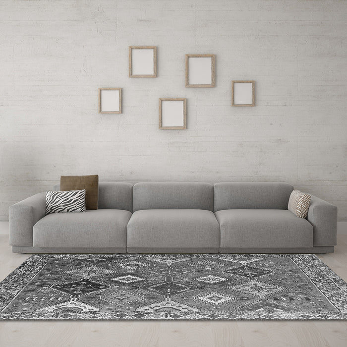 Machine Washable Persian Gray Traditional Rug in a Living Room,, wshtr4638gry