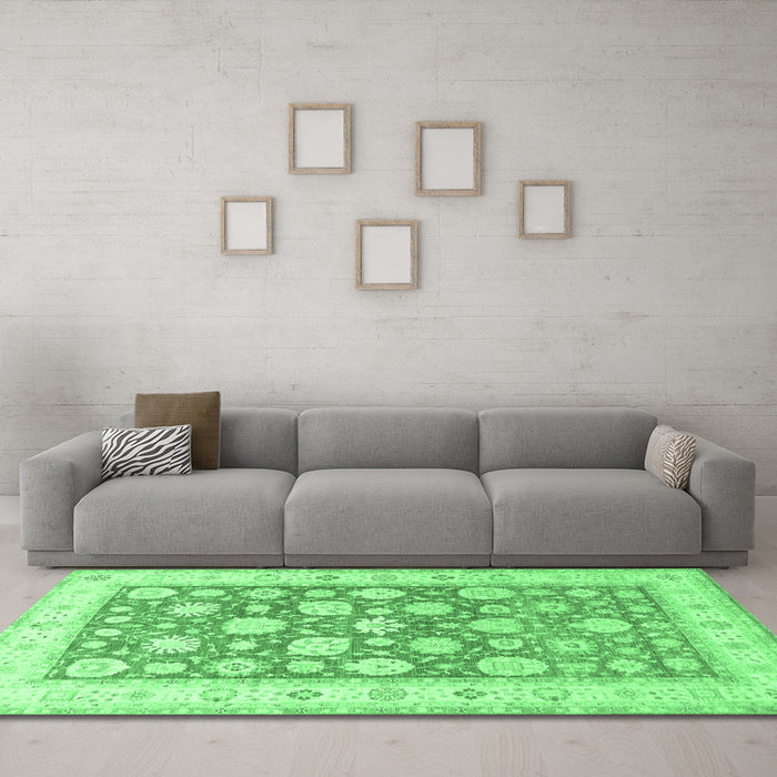 Machine Washable Oriental Emerald Green Traditional Area Rugs in a Living Room,, wshtr4639emgrn