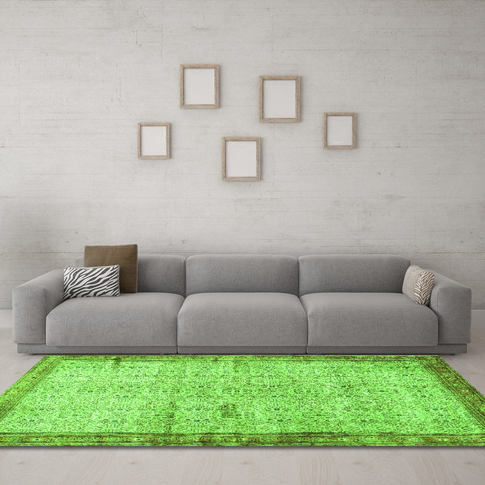 Machine Washable Oriental Green Traditional Area Rugs in a Living Room,, wshtr4642grn