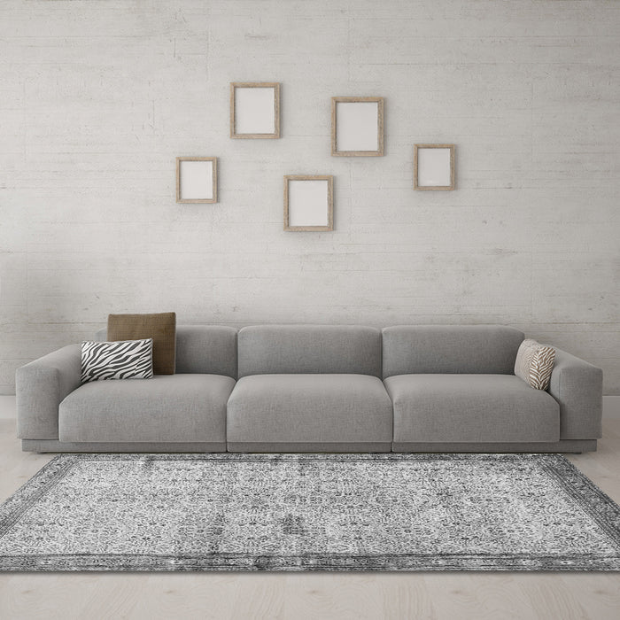 Machine Washable Oriental Gray Traditional Rug in a Living Room,, wshtr4642gry