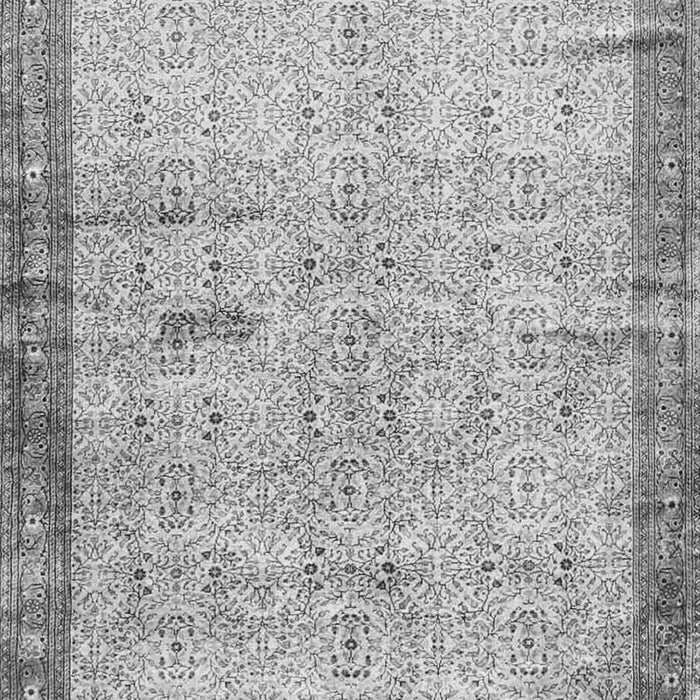 Serging Thickness of Machine Washable Oriental Gray Traditional Rug, wshtr4642gry