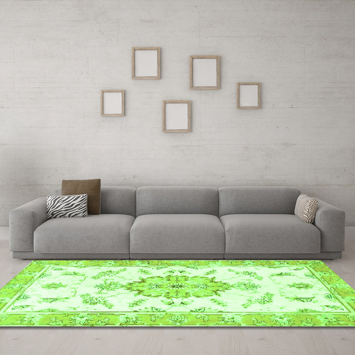 Machine Washable Medallion Green Traditional Area Rugs in a Living Room,, wshtr4646grn