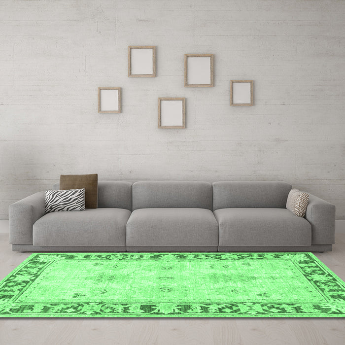 Machine Washable Persian Emerald Green Traditional Area Rugs in a Living Room,, wshtr4647emgrn