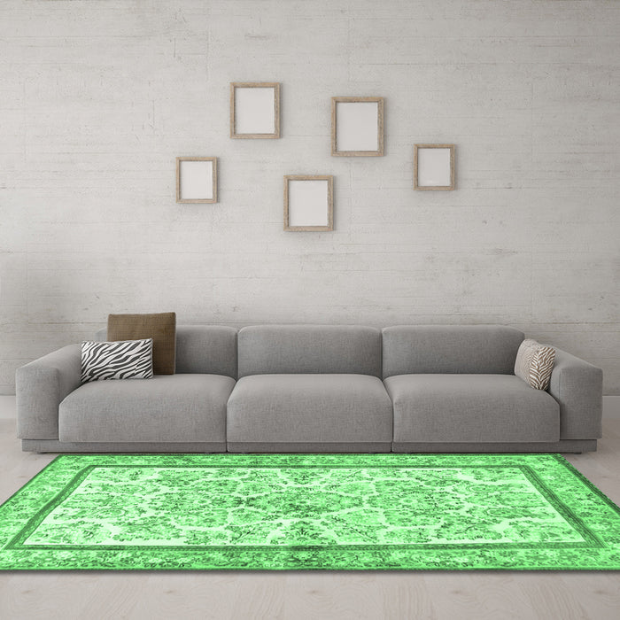 Machine Washable Persian Emerald Green Traditional Area Rugs in a Living Room,, wshtr4648emgrn