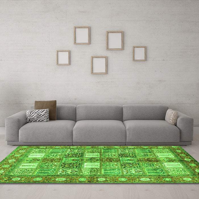 Machine Washable Persian Green Traditional Area Rugs in a Living Room,, wshtr4653grn