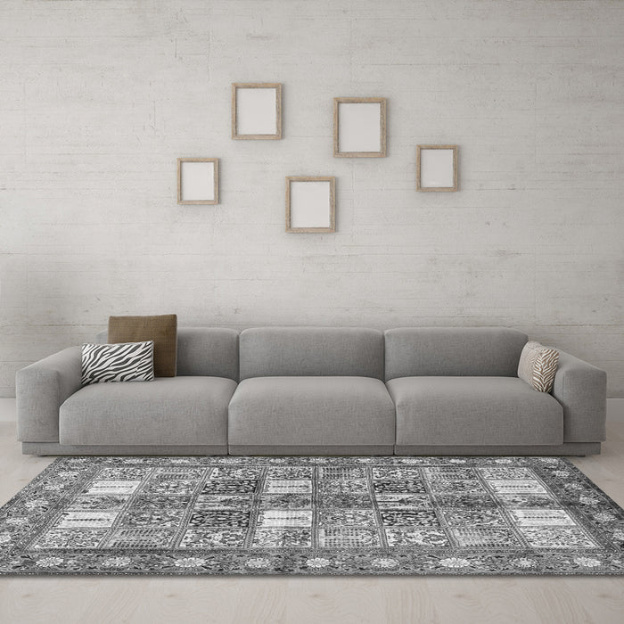 Machine Washable Persian Gray Traditional Rug in a Living Room,, wshtr4653gry