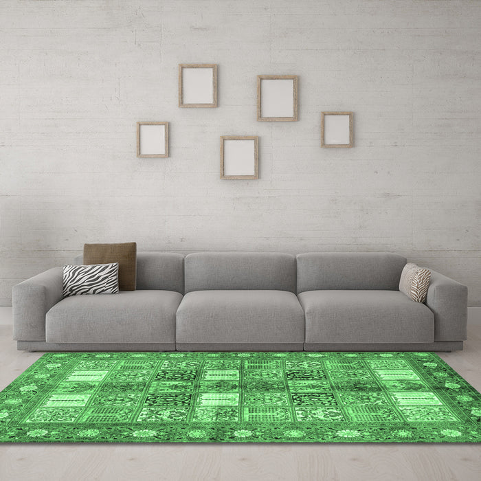 Machine Washable Persian Emerald Green Traditional Area Rugs in a Living Room,, wshtr4653emgrn