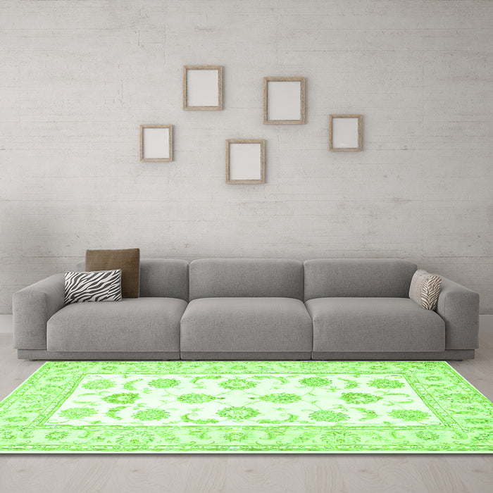 Machine Washable Oriental Green Traditional Area Rugs in a Living Room,, wshtr4654grn