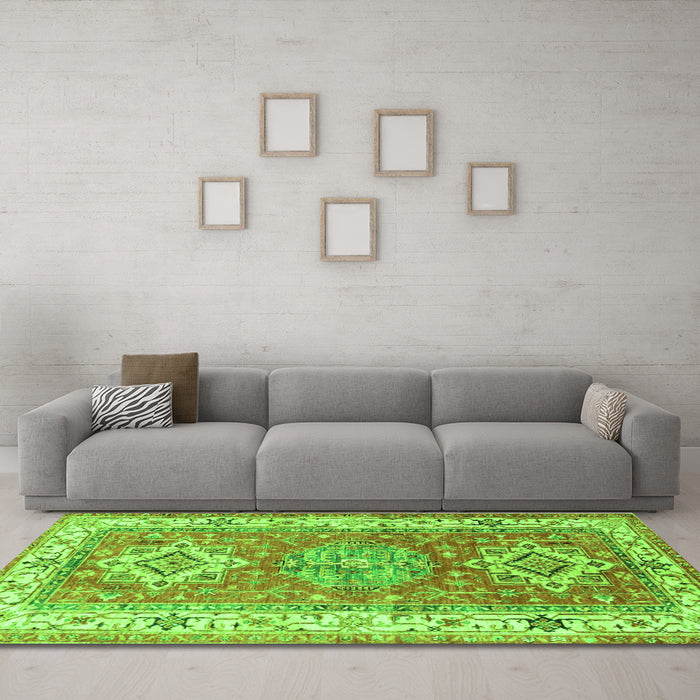 Machine Washable Geometric Green Traditional Area Rugs in a Living Room,, wshtr4656grn