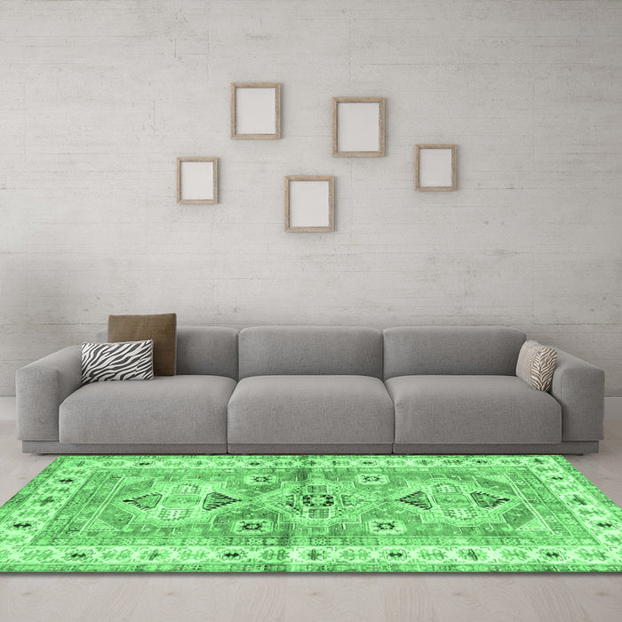 Machine Washable Geometric Emerald Green Traditional Area Rugs in a Living Room,, wshtr4657emgrn