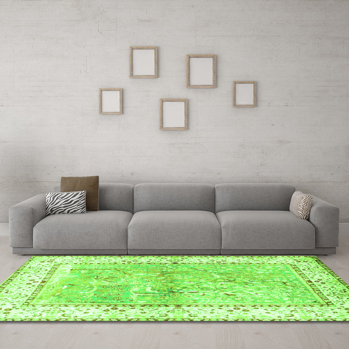 Machine Washable Animal Green Traditional Area Rugs in a Living Room,, wshtr4665grn