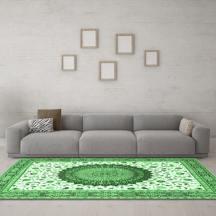 Machine Washable Medallion Emerald Green Traditional Area Rugs in a Living Room,, wshtr4672emgrn