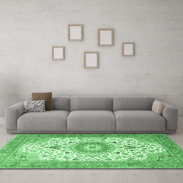 Machine Washable Medallion Emerald Green Traditional Area Rugs in a Living Room,, wshtr4673emgrn