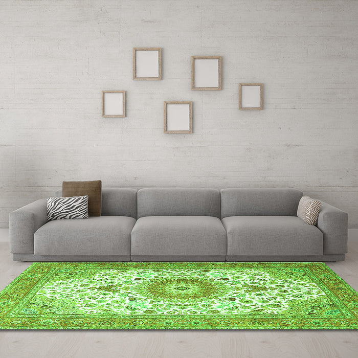Machine Washable Medallion Green Traditional Area Rugs in a Living Room,, wshtr4673grn