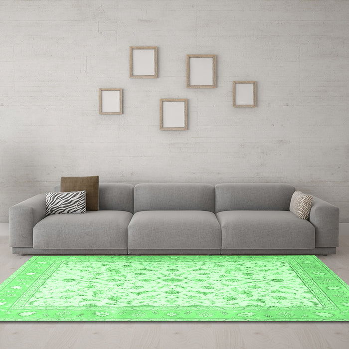 Machine Washable Persian Emerald Green Traditional Area Rugs in a Living Room,, wshtr4674emgrn