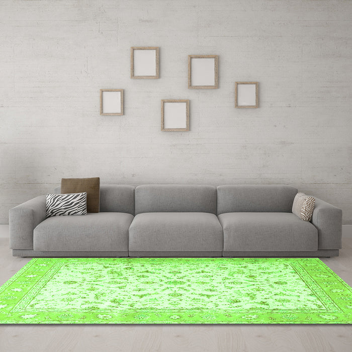Machine Washable Persian Green Traditional Area Rugs in a Living Room,, wshtr4674grn