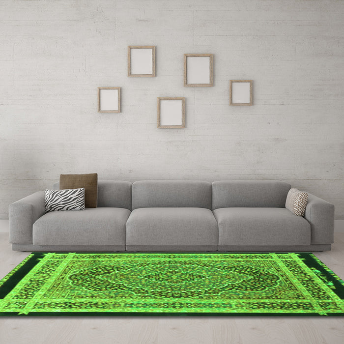 Machine Washable Persian Green Traditional Area Rugs in a Living Room,, wshtr4675grn