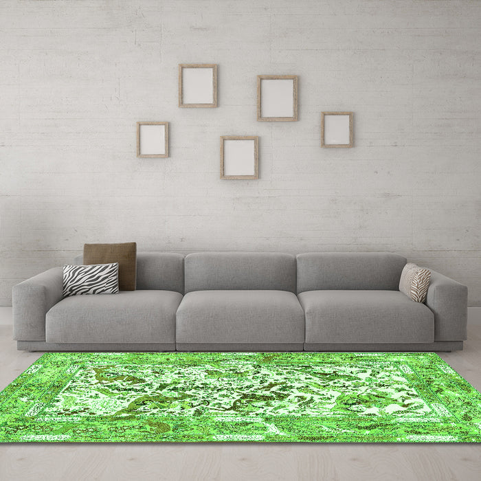 Machine Washable Animal Green Traditional Area Rugs in a Living Room,, wshtr4679grn