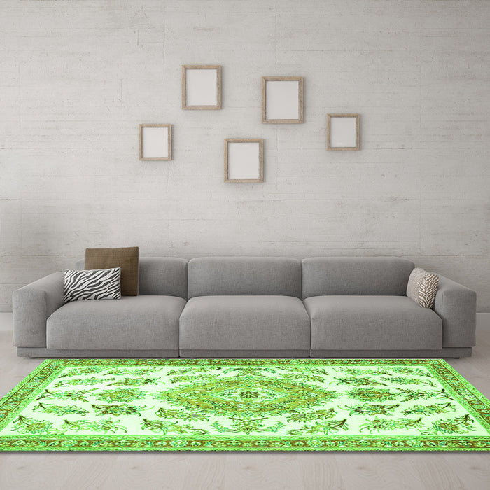 Machine Washable Medallion Green Traditional Area Rugs in a Living Room,, wshtr4680grn