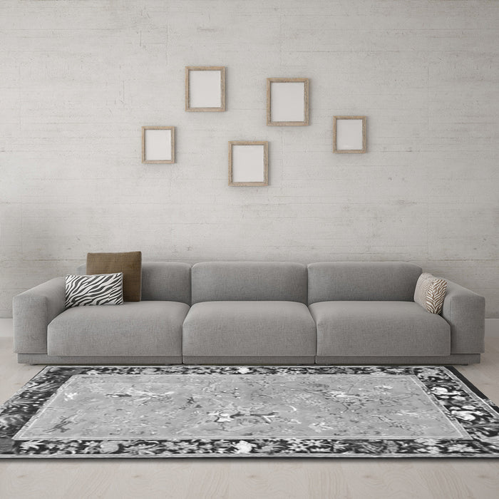 Machine Washable Animal Gray Traditional Rug in a Living Room,, wshtr4684gry