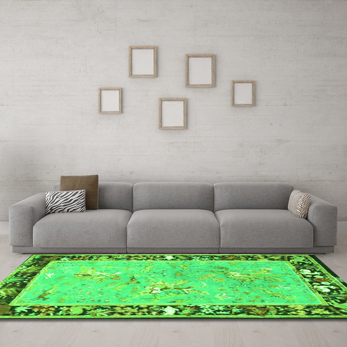 Machine Washable Animal Green Traditional Area Rugs in a Living Room,, wshtr4684grn