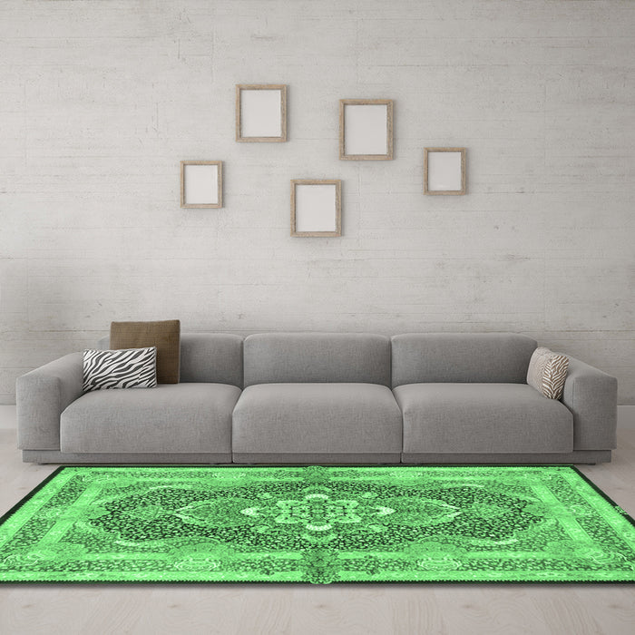 Machine Washable Persian Emerald Green Traditional Area Rugs in a Living Room,, wshtr4687emgrn