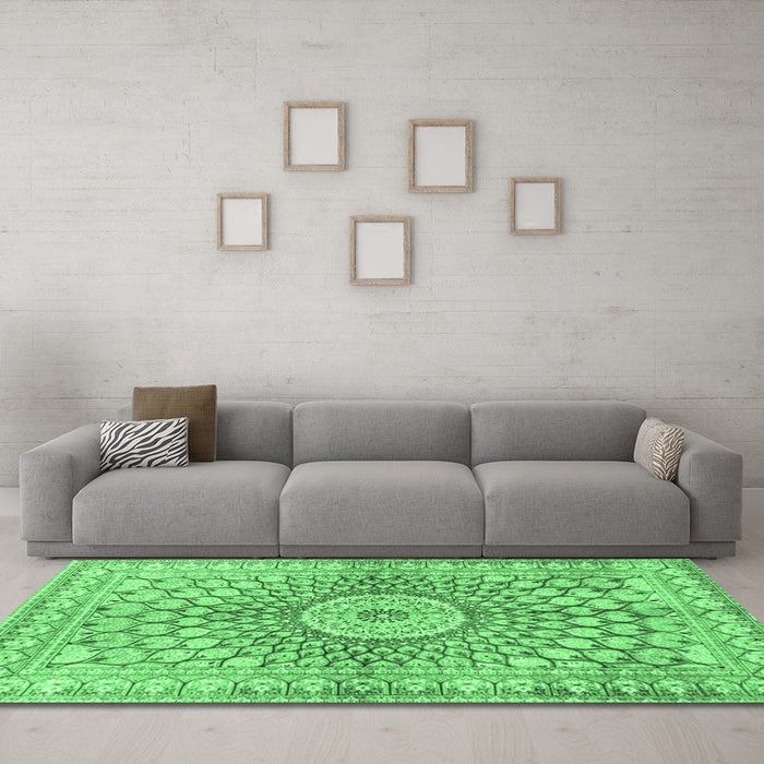 Machine Washable Persian Emerald Green Traditional Area Rugs in a Living Room,, wshtr4688emgrn