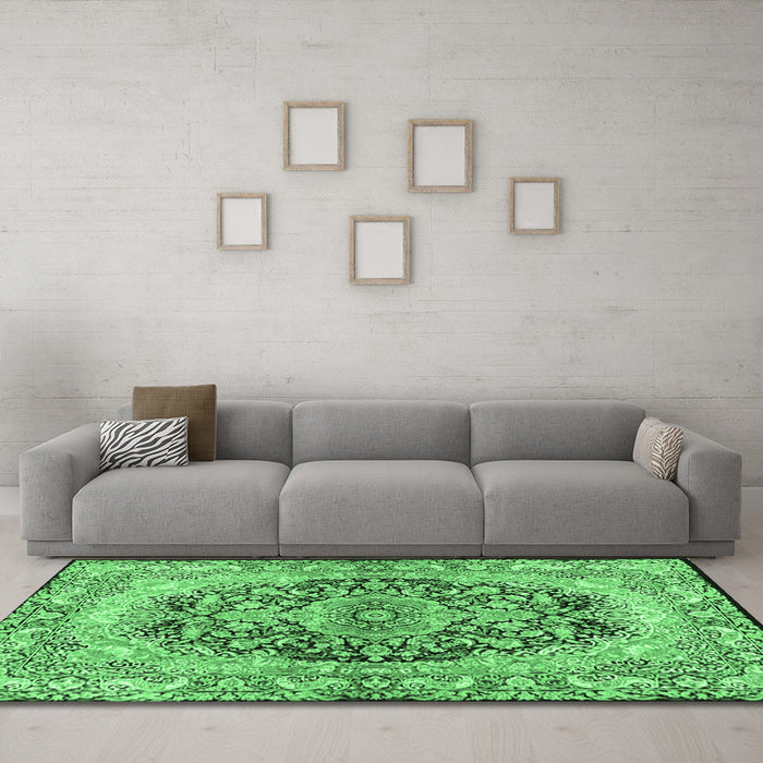 Machine Washable Persian Emerald Green Traditional Area Rugs in a Living Room,, wshtr4689emgrn