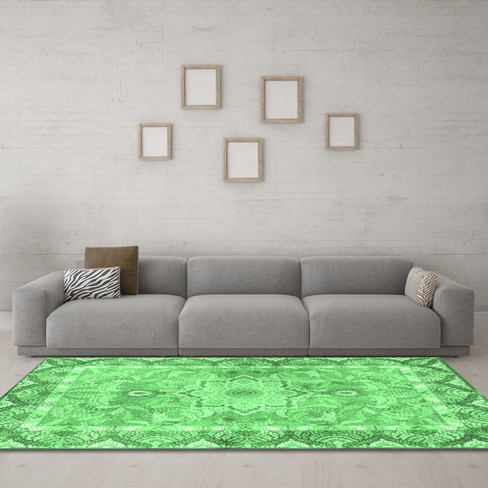 Machine Washable Medallion Emerald Green Traditional Area Rugs in a Living Room,, wshtr4692emgrn