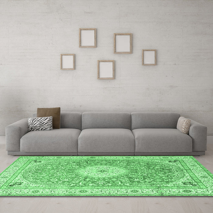 Machine Washable Medallion Emerald Green Traditional Area Rugs in a Living Room,, wshtr4697emgrn