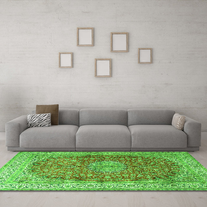 Machine Washable Oriental Green Traditional Area Rugs in a Living Room,, wshtr4698grn