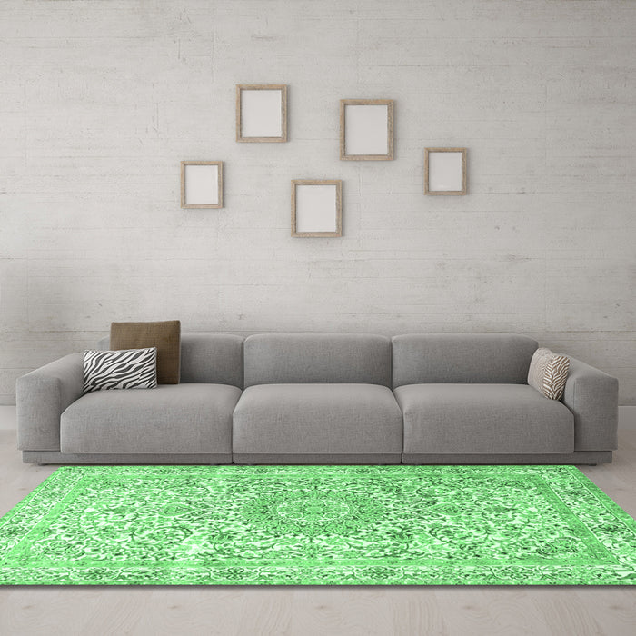 Machine Washable Persian Emerald Green Traditional Area Rugs in a Living Room,, wshtr4700emgrn