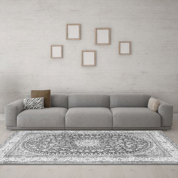 Machine Washable Persian Gray Traditional Rug in a Living Room,, wshtr4701gry