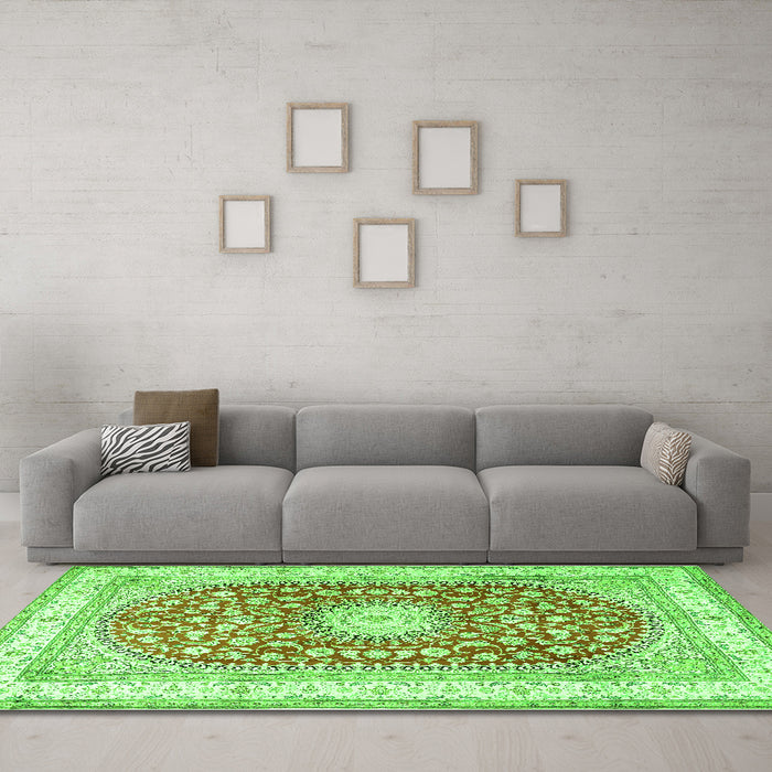 Machine Washable Persian Green Traditional Area Rugs in a Living Room,, wshtr4701grn