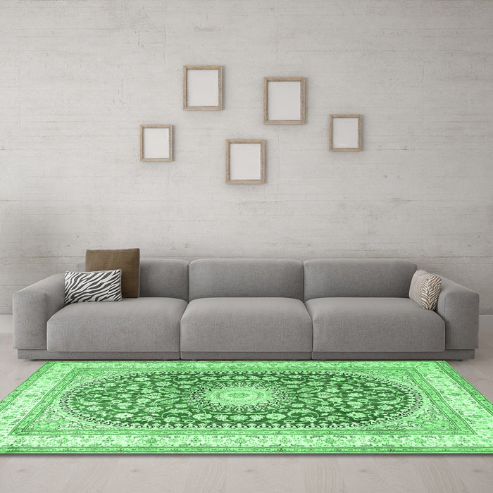 Machine Washable Persian Emerald Green Traditional Area Rugs in a Living Room,, wshtr4701emgrn