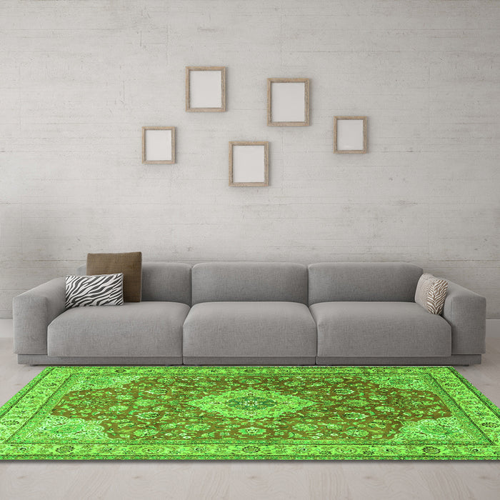 Machine Washable Persian Green Traditional Area Rugs in a Living Room,, wshtr4702grn