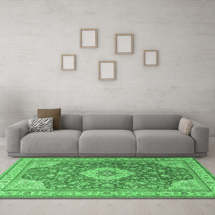 Machine Washable Persian Emerald Green Traditional Area Rugs in a Living Room,, wshtr4702emgrn