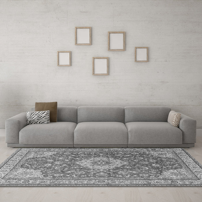 Machine Washable Persian Gray Traditional Rug in a Living Room,, wshtr4702gry