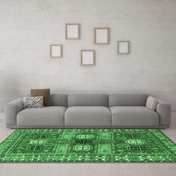 Machine Washable Persian Emerald Green Traditional Area Rugs in a Living Room,, wshtr4703emgrn