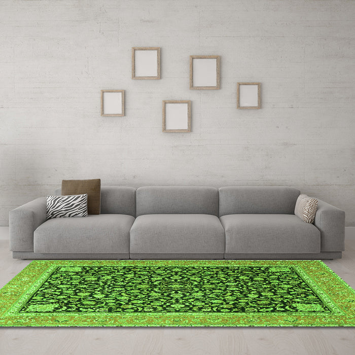 Machine Washable Persian Green Traditional Area Rugs in a Living Room,, wshtr4704grn