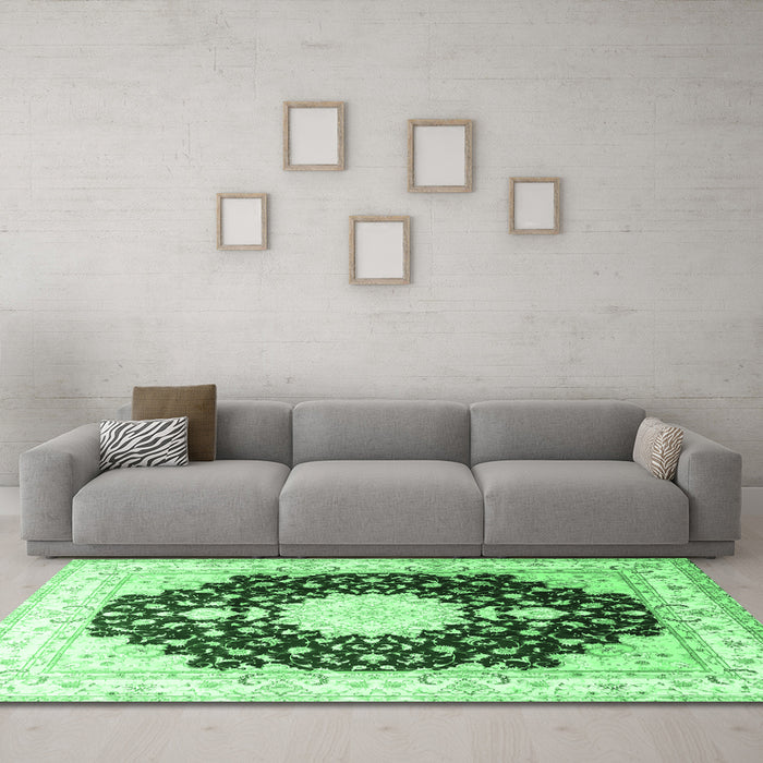 Machine Washable Medallion Emerald Green Traditional Area Rugs in a Living Room,, wshtr4705emgrn