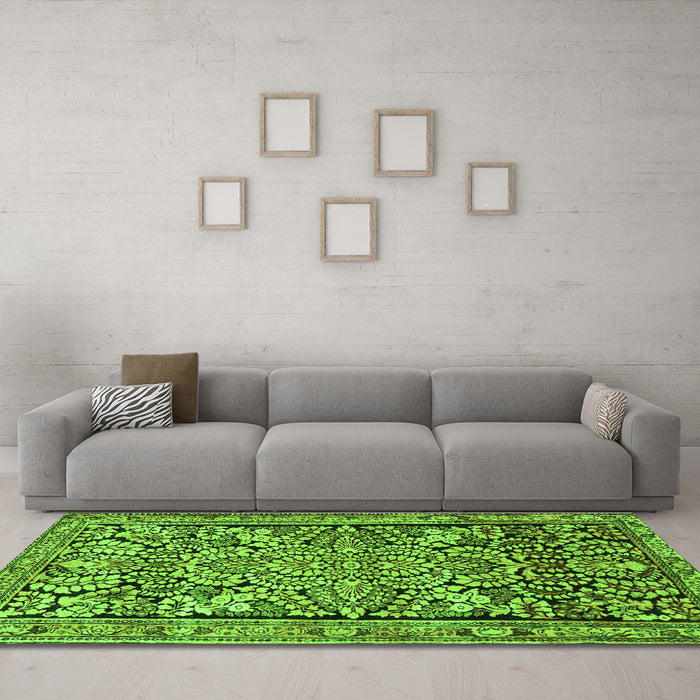 Machine Washable Persian Green Traditional Area Rugs in a Living Room,, wshtr4709grn